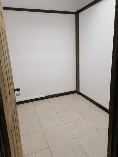 Imagen 10 de 14 de Local Ideal Para Despachos Profesionales, Oficinas O Comercio De Servicios En General.
