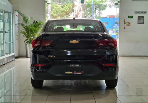 Imagen 3 de 11 de Chevrolet Onix Ls 2021