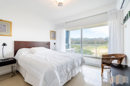 Imagen 4 de 28 de Apartamento De Tres Dormitorios En Suite En Alquiler Con Vista El Mar En Primera Línea Playa Brava