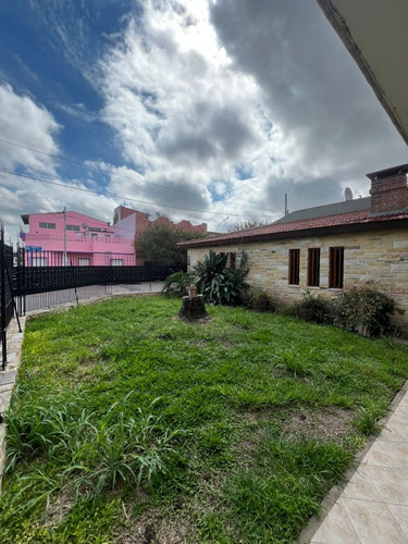 Casa En Venta En Isidro Casanova