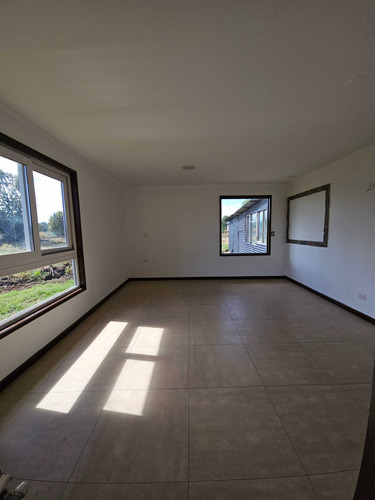 Amplia Casa En Venta En Parcela (82309)