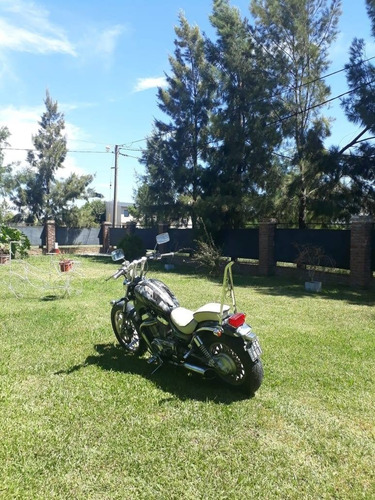 Suzuki Intruder 700