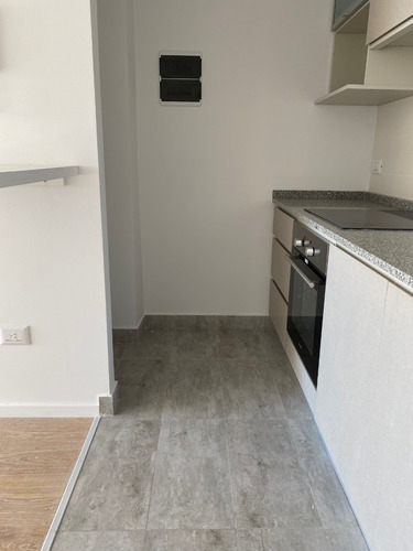 Imagen 6 de 14 de Departamento En Venta De 2 Amb Con Balcon Terraza En Almagro