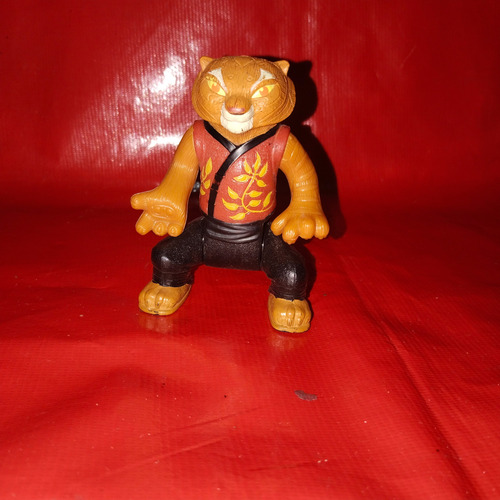2 Figuras De Kung Fu Panda El Guerrero Dragon De Uso (Usado)