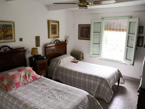 Imagen 13 de 23 de Casa De Dos Dormitorios, Un Baño, Escritorio, Amplio Jardin