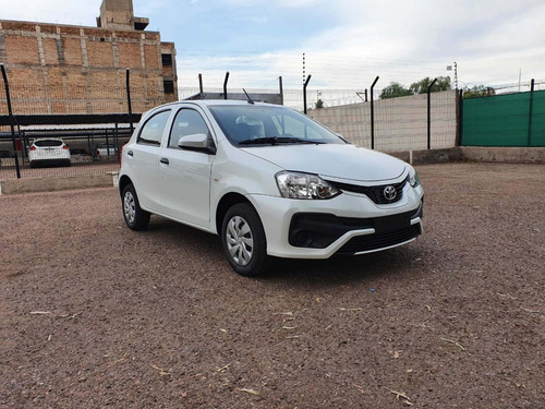 Toyota Etios 1.5 X (90cv) 5ptas.