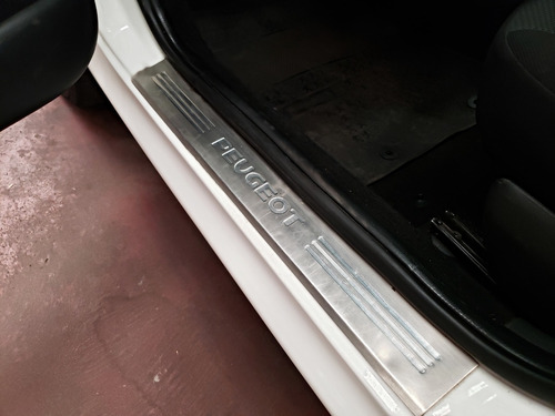 Imagen 8 de 19 de Peugeot 207 Compact Allure 2014