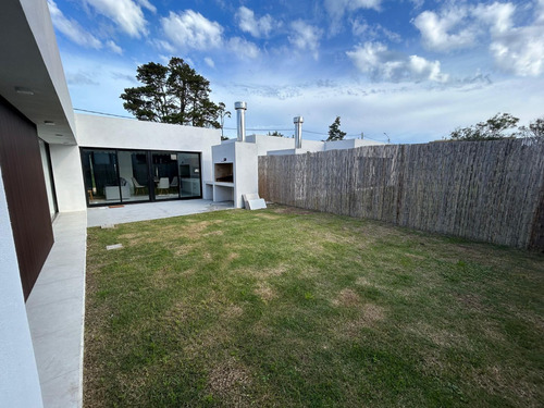 Casa En Venta De 3 Dormitorios En Piedra Del Chileno (ref: Bpv-9125)