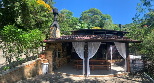 Imagem 1 de 24 de Belíssima Chácara Alto Padrão Com 03 Dormitórios Em Tijucas! - Ch00005 - 70008434