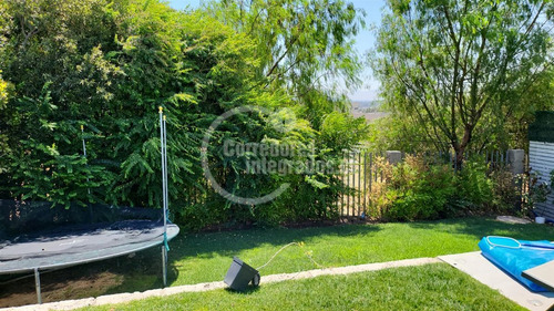 Casa En Venta De 5 Dorm. En Colina