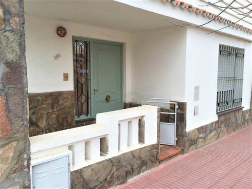 Casa De 2 Dormitorios En Capitán Bermudez