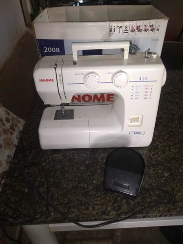 Imagem 1 de 1 de Máquina De Costura Janome 220w