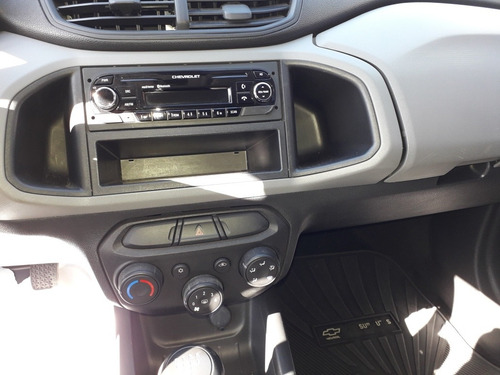 Imagen 13 de 14 de Chevrolet Onix 2017 1.4 Joy Ls + 98cv