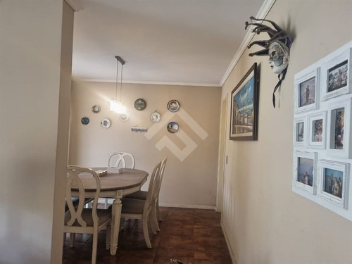 Casa En Venta De 6 Dorm. En Peñalolén