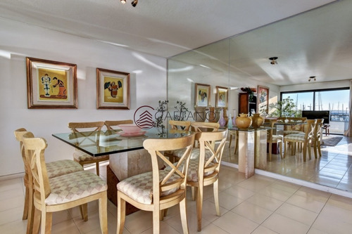 Amplio Apartamento Frente Al Puerto De Punta Del Este!!-ref:561