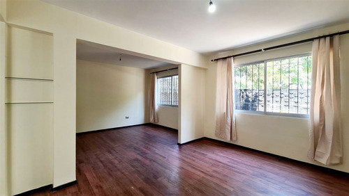 Casa En Venta De 4 Dorm. En Ñuñoa