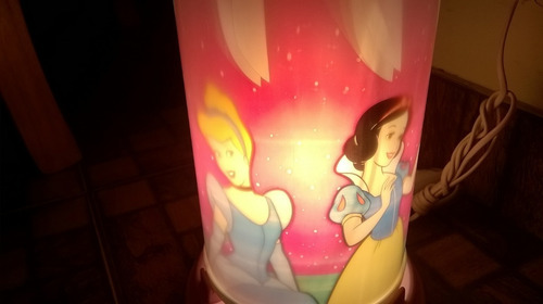 Imagen 1 de 2 de Velador Giratorio Luz De Noche Princesas Minnie Mickey Cars