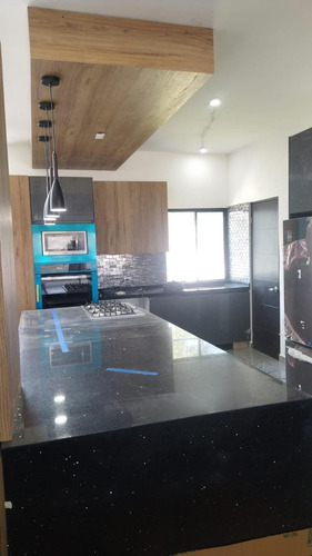 Casa En Venta En El Barrial En Santiago Nuevo Leon