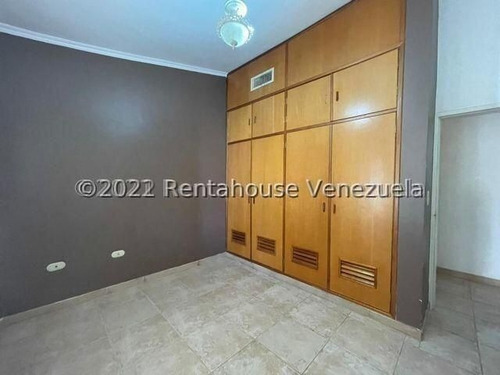 Imagen 5 de 11 de Amplia Casa Con Muy Buena Distribución Ubicada En Judibana, Con Servicios Públicos Ininterrumpidos. #22-15665.