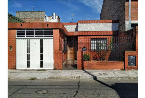 Casa De 3 Amb C/coch, Patio Y Parrilla V.sarmiento