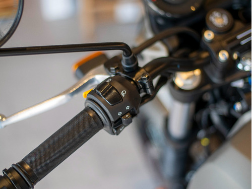 Imagen 23 de 25 de Royal Enfield Scram 411 Graphite Red Himalayan Entrega Ya