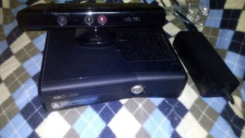 Xbox 360 Kinect 4gb Con Dos Controles Y Cuatro Juegos.