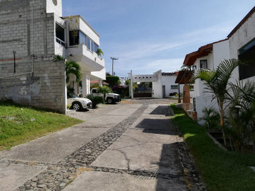 Terreno Urbano En Lomas De Zompantle, Cuernavaca, Morelos - Tbr-641-tu