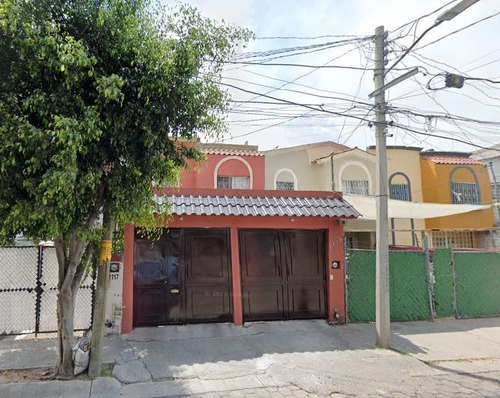 Casa En Recuperacion En La Colonia Residencial Tecnologico Gto. Sh05