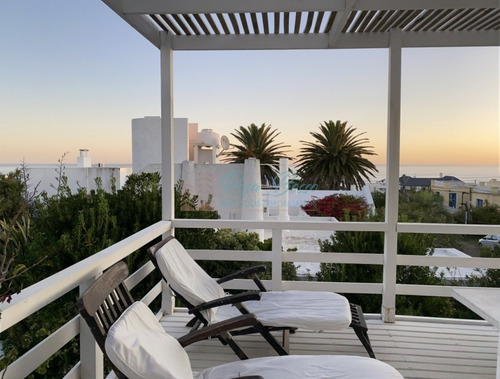 La Barra, 3 Suites Y Servicio, Gateando Al Mar. Pileta. 200 Construidos Y 150 M2 En Decks. Aa. Vista A Olas. Ruta Al Mar!- Ref: 6236