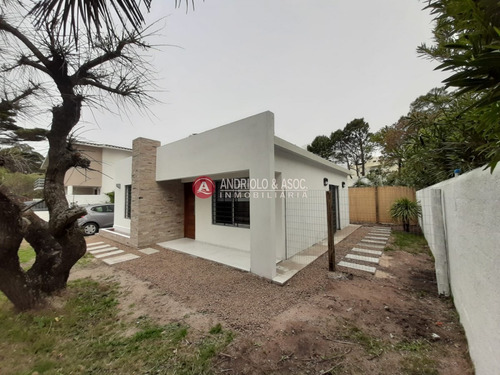 Casa A Estrenar En Playa Mansa- Ref: 6678