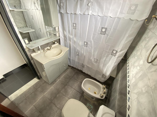 Casa 5 Ambientes Con Patio, Terraza Y Cochera - Acepta Propiedad Menor Valor