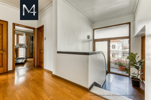 Casa En Venta De 4 Dorm. En Ñuñoa