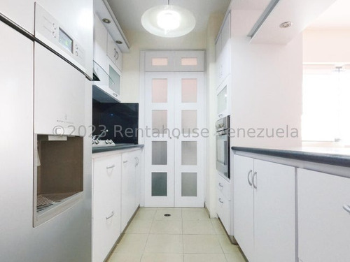 Imagen 16 de 30 de María Reyes Vende, Espectacular Apartamento Amoblado, En El Este De La Ciudad, El Edificio Cuenta Con Planta Eléctrica Y La Cocina Es Moderna