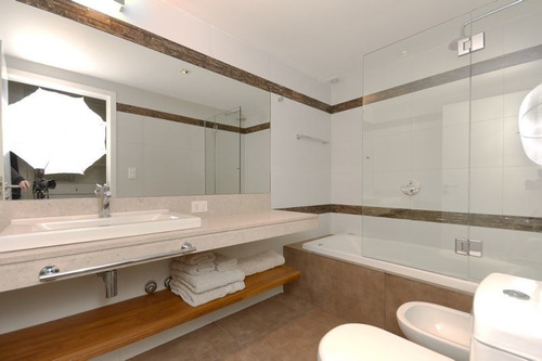 Imagen 4 de 8 de Amplio Apartamento Con Estufa A Leña. 3 Dorm. + Servicio - Q