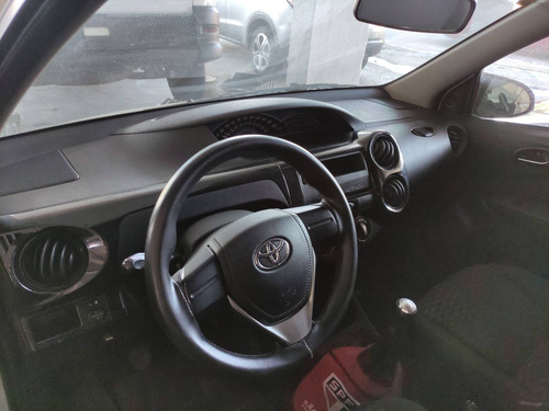 Imagem 10 de 13 de Toyota Etios 1.3 X 16v Flex 4p Manual