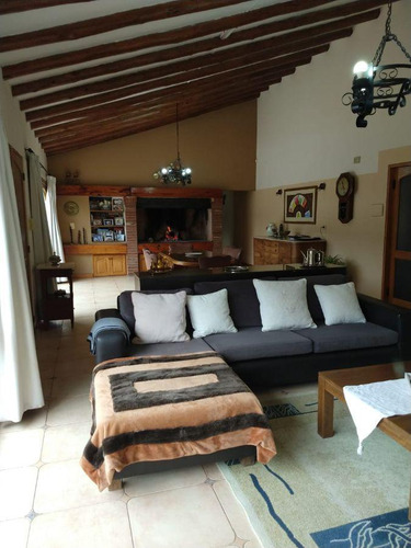 Casa En Venta - 5 Dormitorios 3 Baños - Cocheras - 30.780mts2 - Rama Caída, San Rafael