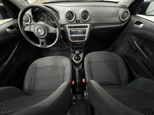 Imagem 8 de 9 de Volkswagen Voyage 2015 1.0 Comfortline Total Flex 4p