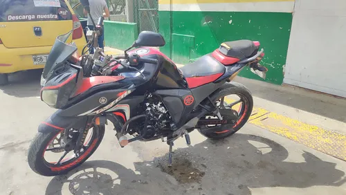 Vendo Yamaha Fazer Modelo 2015, Rojo Con Negro, 200.000 Kms,