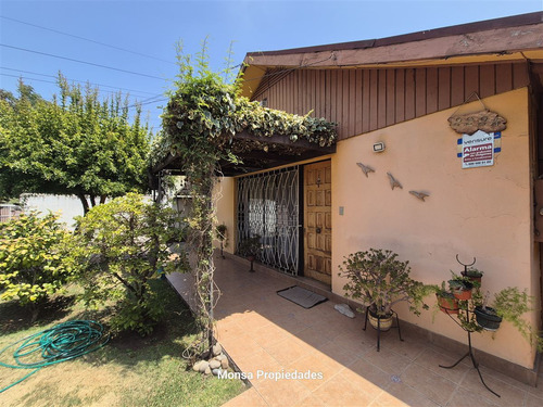 Casa En Venta De 3 Dorm. 1 Baño Con Amplio Patio En Macul