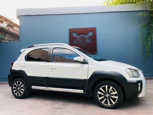 Toyota Etios 1.5 Cross 2016