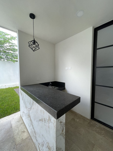 Casa De 4 Recámaras Dentro De Privada Cerca De La Isla, En Cholul