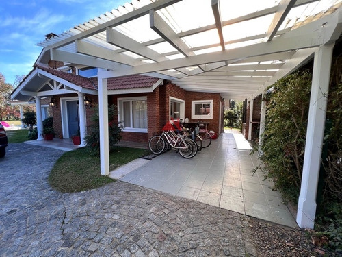 Casa En Venta En Larena Country Club, Pilar, G.b.a. Zona Norte