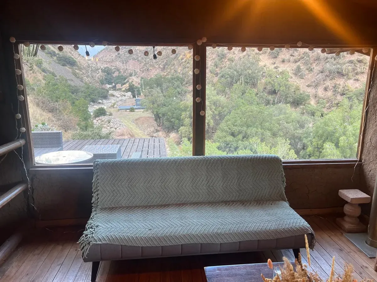 Imagen 4 de 11 de Casa-cabaña En Camino A Farellones, Orilla De Río, Tranquilo