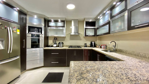 Imagen 3 de 13 de Casa Avenida Ferrero Tamayo, Urbanización Santísimo Salvador