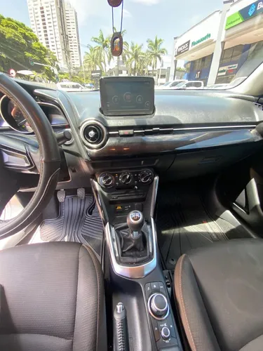 Mazda 2 Touring 1.5 sedan mecanico
