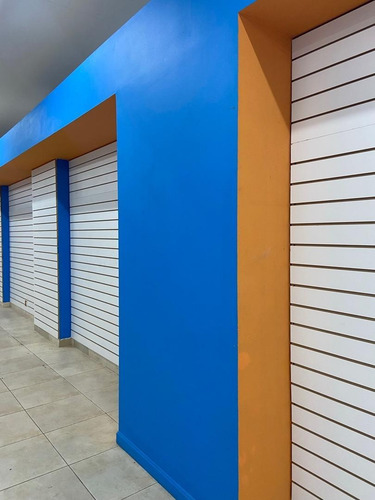 Imagen 6 de 13 de Excelente Local 200 Mts A La Calle Zona Comercial