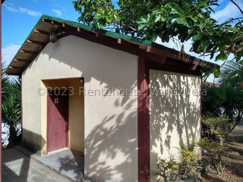 Francisco Rojas Norscia Rentahouse Vende, Terreno Con Granja En Cabudare Sector Tarabana, Via Pedro Y Pablo, 2 4 - 1 7 0 5 0, Ideal Para Invertir Y Disfrutar En Familia!!!
