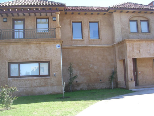 Casa De 4 Dormitorios Con Pileta - Funes