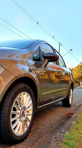 Fiat Linea 2011 1.8 16v Absolute Flex Dualogic 4p