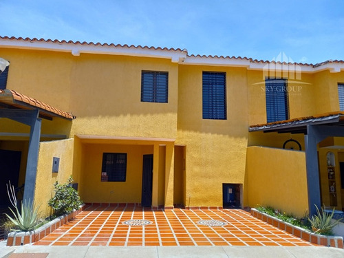 Townhouse En Urb. El Lirial, San Diego. Atth-214